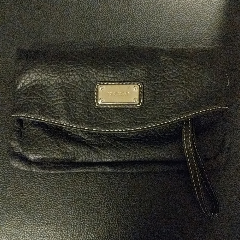 Black clutch